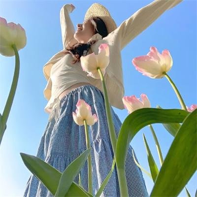 会画少年的天空